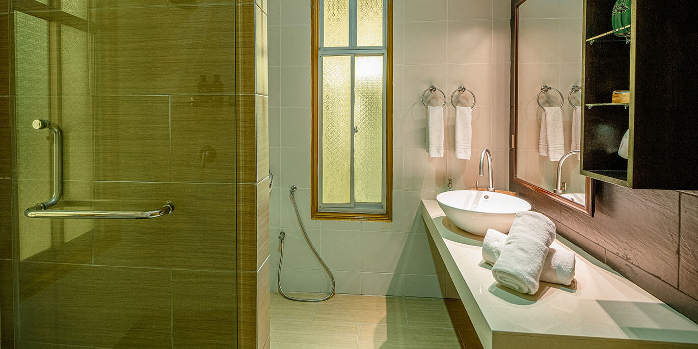 Rainforest Studio bathroom