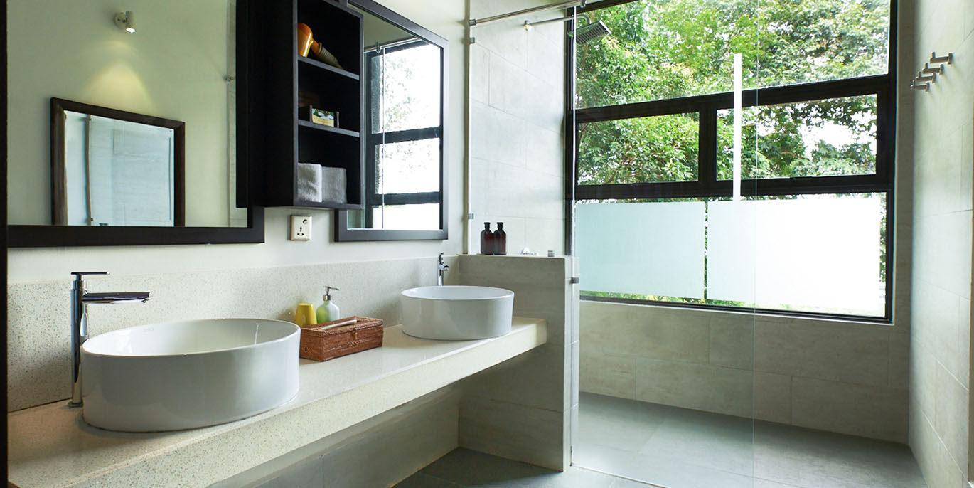 Rainforest Studio bathroom